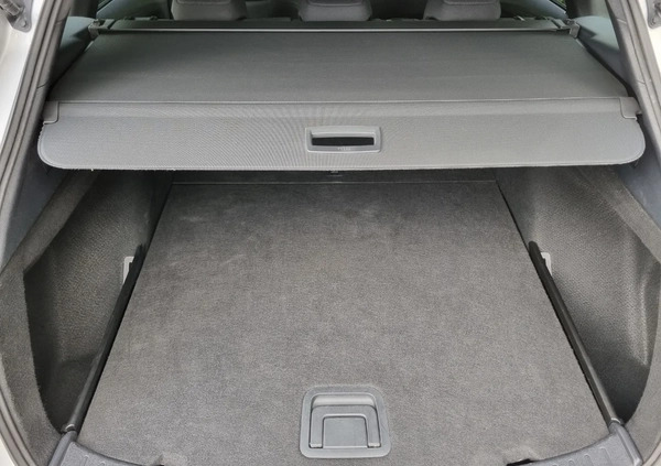 Toyota Corolla cena 69990 przebieg: 238000, rok produkcji 2019 z Warszawa małe 154